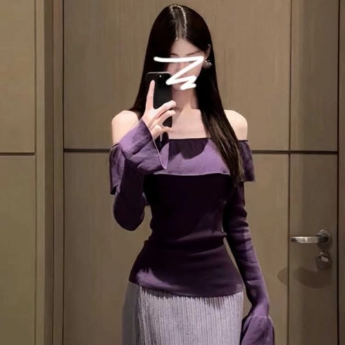 Korean-style ruffled off-shoulder crewneck knit sweater for women—autumn and winter, niche design, alluring style, slimming and figure-flattering top