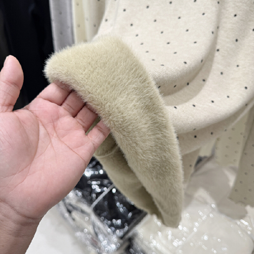 Sijiqing 2025 Winter New Arrival Wooden-Edge Polka-Dot Fleece-Integrated Long-Sleeve Knit Top for Women – Fashionable, Slim-Fit Base Layer