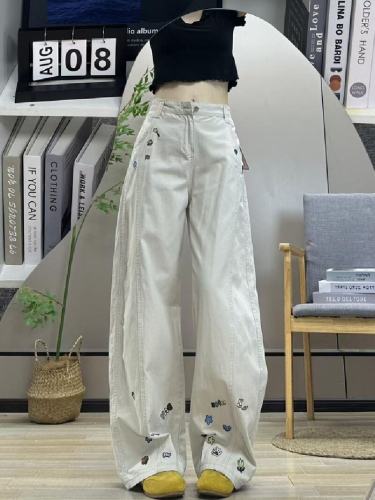 American Retro Wide Leg Denim Pants for Women with Embroidery Loose Slimming Cartoon Hot Pants Trend