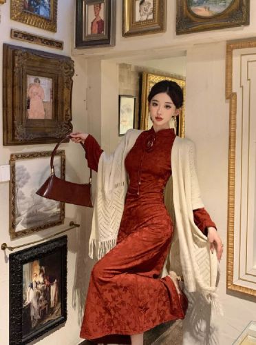 Red Large-Sleeve Traditional Chinese Style Long-Sleeve Cheongsam 2025 New Women's Retro Fitted Autumn/Winter Dress