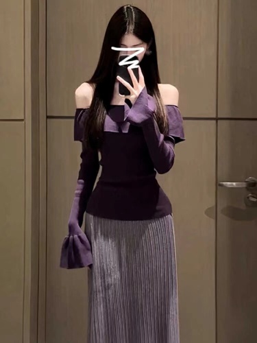 Korean-style ruffled off-shoulder crewneck knit sweater for women—autumn and winter, niche design, alluring style, slimming and figure-flattering top