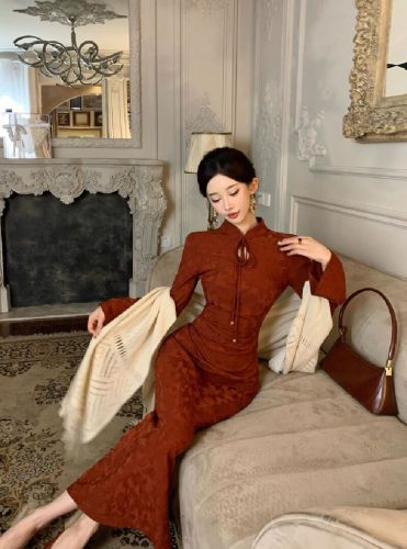 Red Large-Sleeve Traditional Chinese Style Long-Sleeve Cheongsam 2025 New Women's Retro Fitted Autumn/Winter Dress