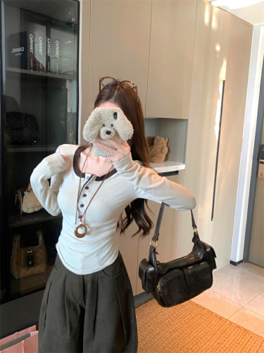 Photographed women's collared innerwear fuzzy lined padded base shirt with contrasting colors slimming design long sleeve T-shirt