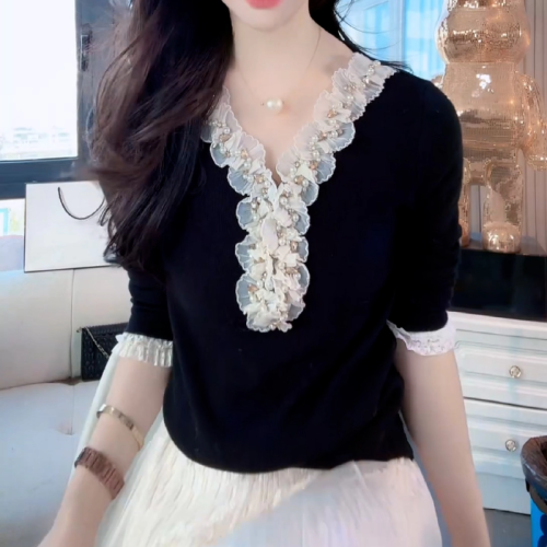 French-style Chic Lace-Panel Knit Sweater for Women | 2025 Winter Collection | New Arrival — Fashionable, Exquisitely Crafted V-Neck Top with Diamond-Inlaid Hollow Design