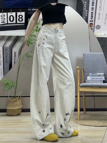 American Retro Wide Leg Denim Pants for Women with Embroidery Loose Slimming Cartoon Hot Pants Trend