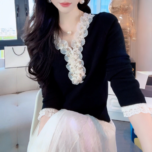 French-style Chic Lace-Panel Knit Sweater for Women | 2025 Winter Collection | New Arrival — Fashionable, Exquisitely Crafted V-Neck Top with Diamond-Inlaid Hollow Design