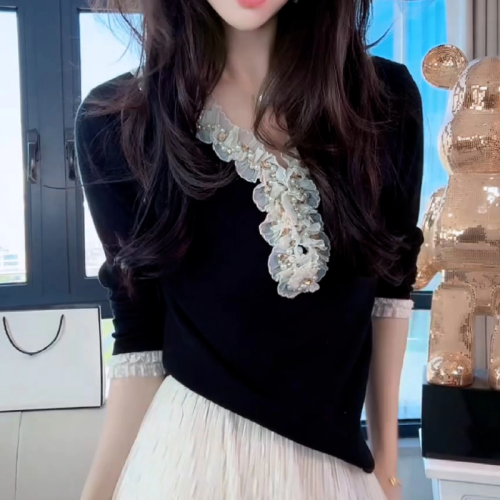 French-style Chic Lace-Panel Knit Sweater for Women | 2025 Winter Collection | New Arrival — Fashionable, Exquisitely Crafted V-Neck Top with Diamond-Inlaid Hollow Design