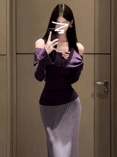 Korean-style ruffled off-shoulder crewneck knit sweater for women—autumn and winter, niche design, alluring style, slimming and figure-flattering top