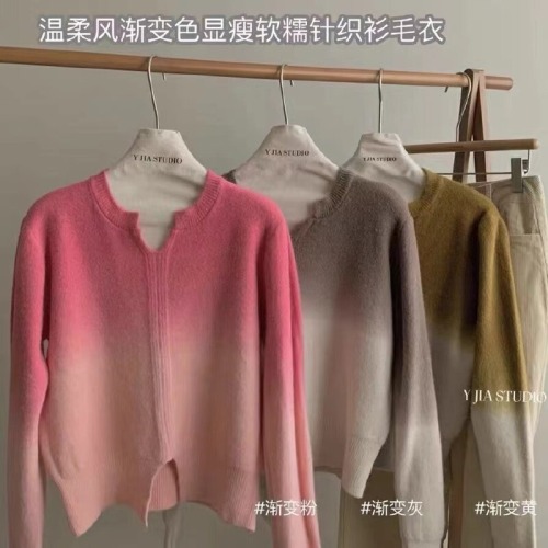 Gradient Color V-Neck Split Raccoon-Fur Sweater for Women | Autumn/Winter Knitted Base Layer | Slim-Fit Short Top