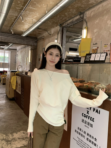 Real-shot, authentic design—stylish off-shoulder long-sleeve sweater for women, featuring a new autumn-style pleated, waist-defined knit top.