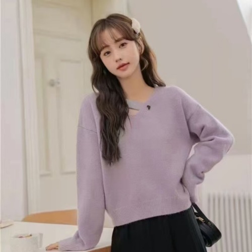 New Autumn/Winter Women's Short V-Neck Lace Hole Cardigan Top with Gentle, Refined, and Unique Design