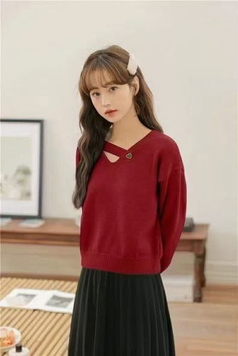 New Autumn/Winter Women's Short V-Neck Lace Hole Cardigan Top with Gentle, Refined, and Unique Design