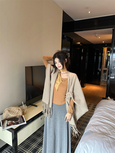 Actual photos, old money-style elegant casual beige versatile cape coat for women, autumn and winter outerwear cape