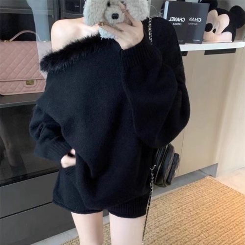 New Gentle Style Outfit: Cropped Puffer Collar Soft and Chewy Long-Sleeve Knit Sweater + Shorts Set