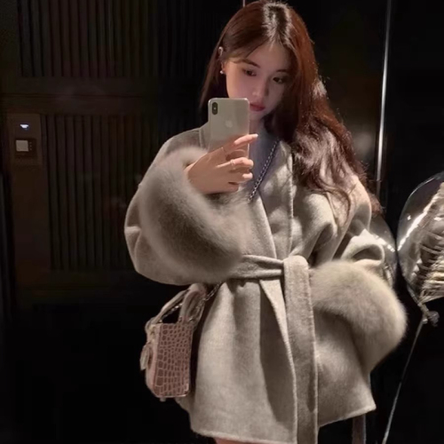 French Retro Wool Coat for Women 2025 Winter New Arrival Petite Fox Fur Short Gray Wool Coat