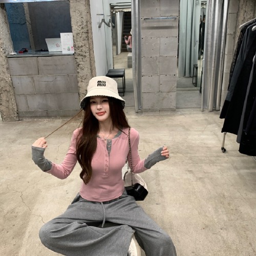 Women's Stylish Two-Piece Long-Sleeve Colored T-Shirt with Fall New Design, Hot Girl High-End Sensation, Slimming and Suitable for Underwear