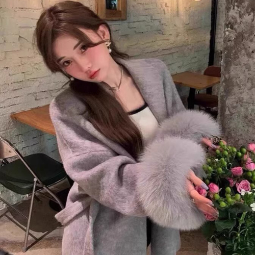 French Retro Wool Coat for Women 2025 Winter New Arrival Petite Fox Fur Short Gray Wool Coat