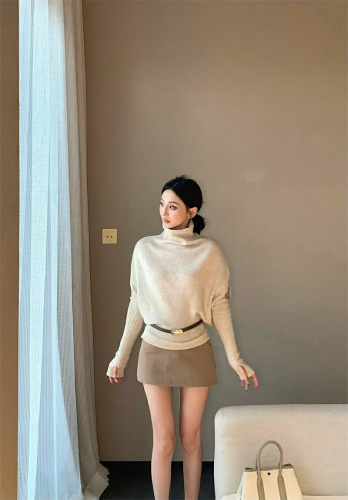 Vintage-inspired, stylish, and gentle crew neck sweater set with half pants