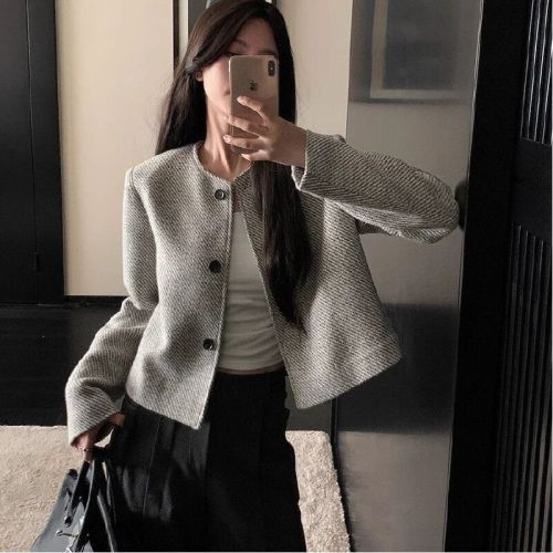 2025 Autumn/Winter New Fashion Chanel-style Jacket, Elegant Retro Round Neck Striped Loose Matchy-matchy Single-breasted Top