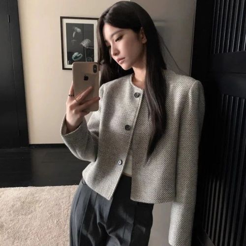 2025 Autumn/Winter New Fashion Chanel-style Jacket, Elegant Retro Round Neck Striped Loose Matchy-matchy Single-breasted Top