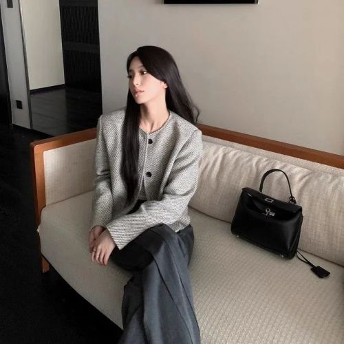 2025 Autumn/Winter New Fashion Chanel-style Jacket, Elegant Retro Round Neck Striped Loose Matchy-matchy Single-breasted Top