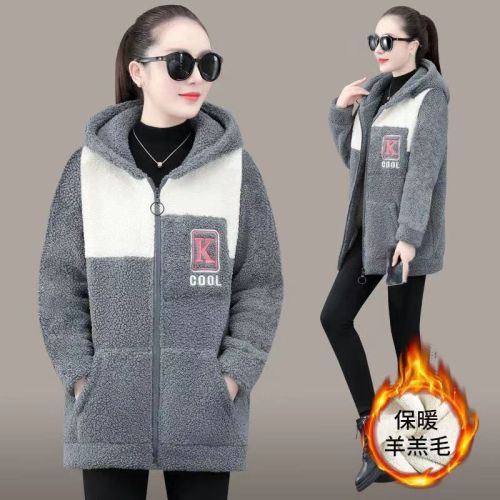 Color-blocked Mid-Length Lambswool Embroidered Coat for Women — Stylish Autumn/Winter Design, New Korean-Style, Loose Fit, Integrated Faux Fur and Thickened Velvet