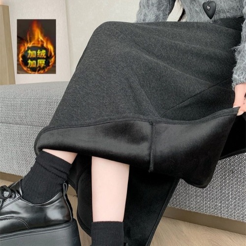 Real-life autumn/winter velvet-lined, extra-thick woolen skirt for women: high-waisted, figure-flattering, and slit-style maxi dress