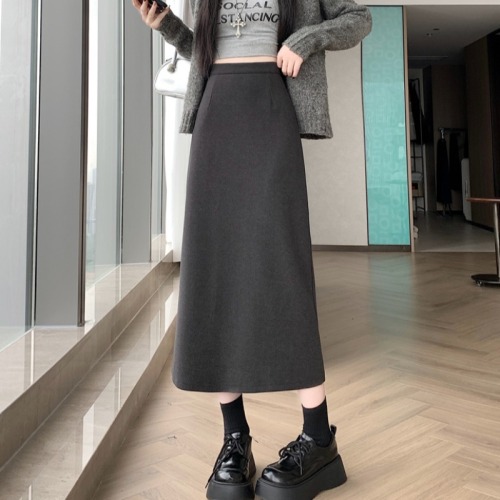 Real-life autumn/winter velvet-lined, extra-thick woolen skirt for women: high-waisted, figure-flattering, and slit-style maxi dress