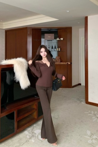 Real-shot Korean-style slim-fit, figure-flattering, sexy lace-mesh V-neck long-sleeved bottoming shirt with high-waisted drawstring flared pants.