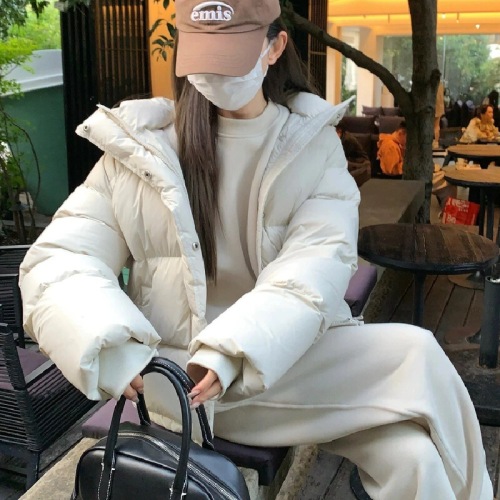 High-end, influencer-approved autumn/winter fleece-lined, thickened hoodie set for women—casual European-style streetwear sportswear two-piece set with a chic, Western flair.