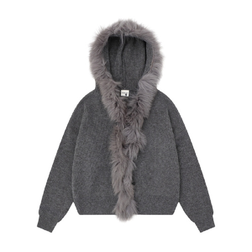 American-style designer oversized hooded knitted sweater with fur collar—women's autumn/winter elegant, laid-back, and loose-fitting outerwear.