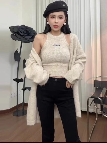 Korean-style spicy-girl label-strapped camisole casual knitted cardigan set—women's autumn new relaxed-style sweater top