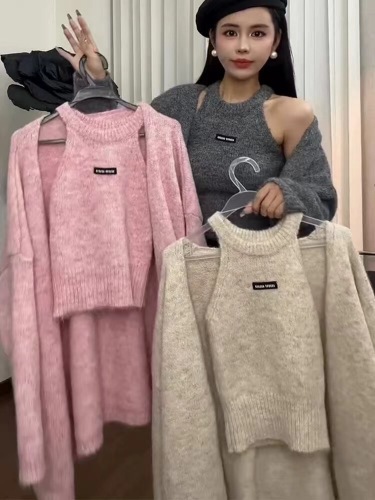 Korean-style spicy-girl label-strapped camisole casual knitted cardigan set—women's autumn new relaxed-style sweater top