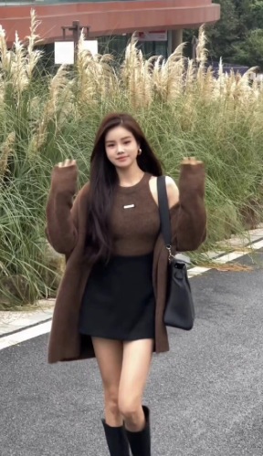 Korean-style spicy-girl label-strapped camisole casual knitted cardigan set—women's autumn new relaxed-style sweater top