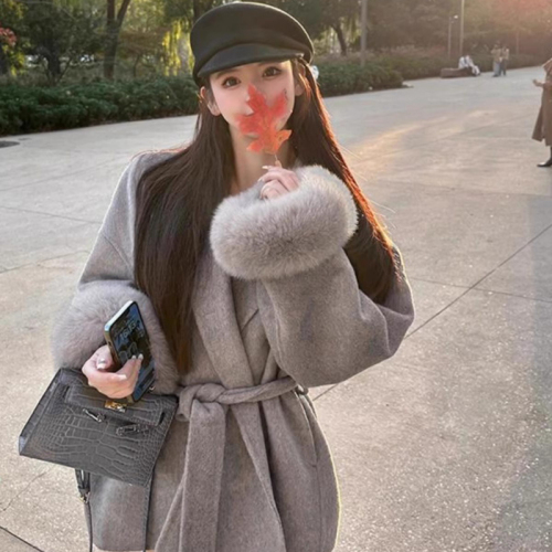 High-end Korean-style, super stylish, fluffy wool coat, short for petite women, waist-cinching woolen jacket, new winter fashion for women