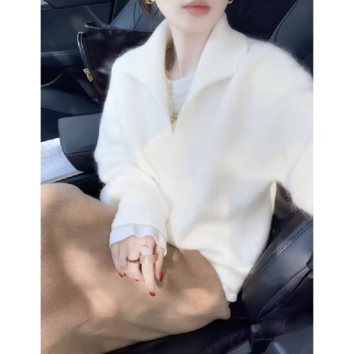 Lazy, high-end, vintage-style turtleneck pullover sweater for women—autumn/winter new design, soft, fluffy, loose-fitting knitted top.