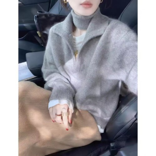 Lazy, high-end, vintage-style turtleneck pullover sweater for women—autumn/winter new design, soft, fluffy, loose-fitting knitted top.