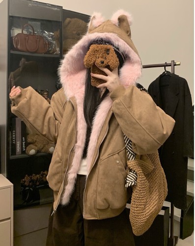 Photographed Sweet Cat Ears Mountai...