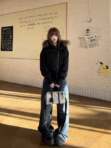 Photographed American-style faux fur hooded thick slimming short winter coat for women, featuring extra thick and warm fuzzy inner lining cotton puffer jacket