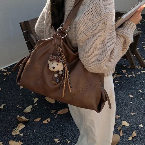[Same style as Xu Yiyang] Straight-look hobo bag, medium size, vegetable-tanned full-grain calfskin, single-shoulder black spring tote for women.