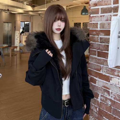 Photographed American-style faux fur hooded thick slimming short winter coat for women, featuring extra thick and warm fuzzy inner lining cotton puffer jacket