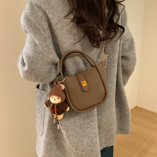 A niche designer women's new trendy mother-and-daughter silk scarf textured retro stylish hand-held crossbody bag