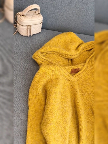 Gentle-style ginger-yellow hooded knitted sweater for women—new autumn/winter relaxed, soft, and cuddly raccoon-fur pullover.