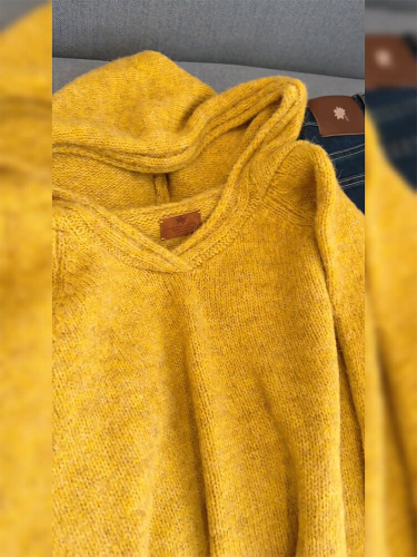 Gentle-style ginger-yellow hooded knitted sweater for women—new autumn/winter relaxed, soft, and cuddly raccoon-fur pullover.