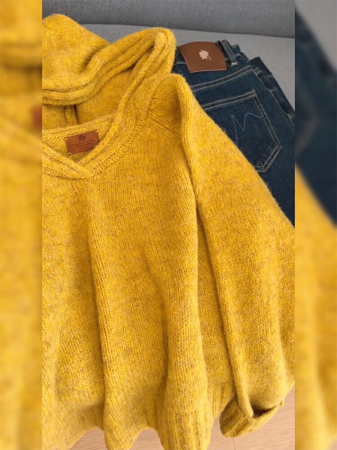 Gentle-style ginger-yellow hooded knitted sweater for women—new autumn/winter relaxed, soft, and cuddly raccoon-fur pullover.