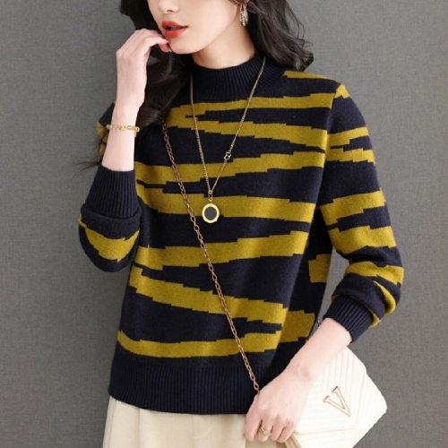 New Color-Block Knitted Sweater for Women—Autumn/Winter Half-Turtleneck Base Layer, Striped Wool Sweater, Versatile Short Style Sweater