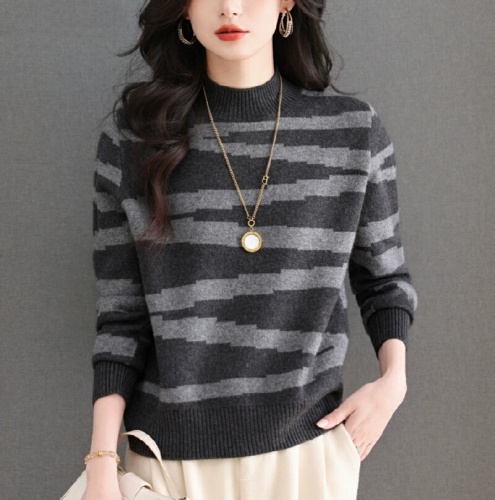 New Color-Block Knitted Sweater for Women—Autumn/Winter Half-Turtleneck Base Layer, Striped Wool Sweater, Versatile Short Style Sweater