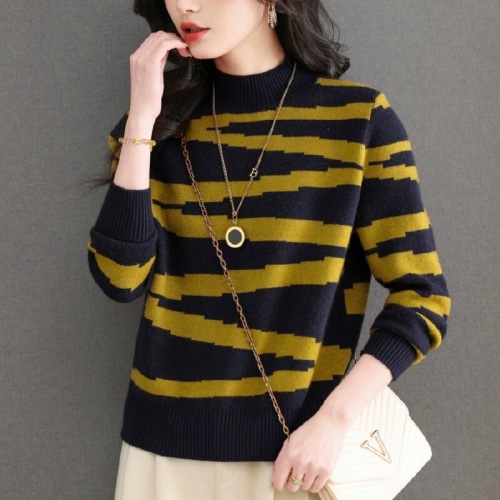 New Color-Block Knitted Sweater for Women—Autumn/Winter Half-Turtleneck Base Layer, Striped Wool Sweater, Versatile Short Style Sweater