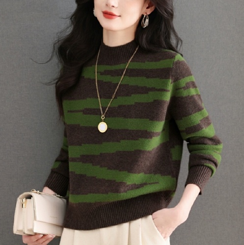 New Color-Block Knitted Sweater for Women—Autumn/Winter Half-Turtleneck Base Layer, Striped Wool Sweater, Versatile Short Style Sweater
