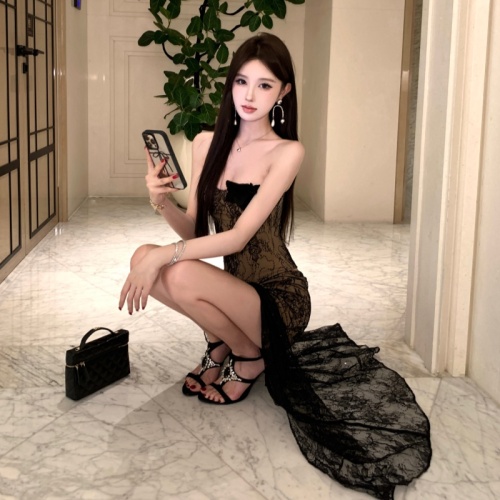 Photographed Fashion Fitted Lace Top + High Slit Bustier Set